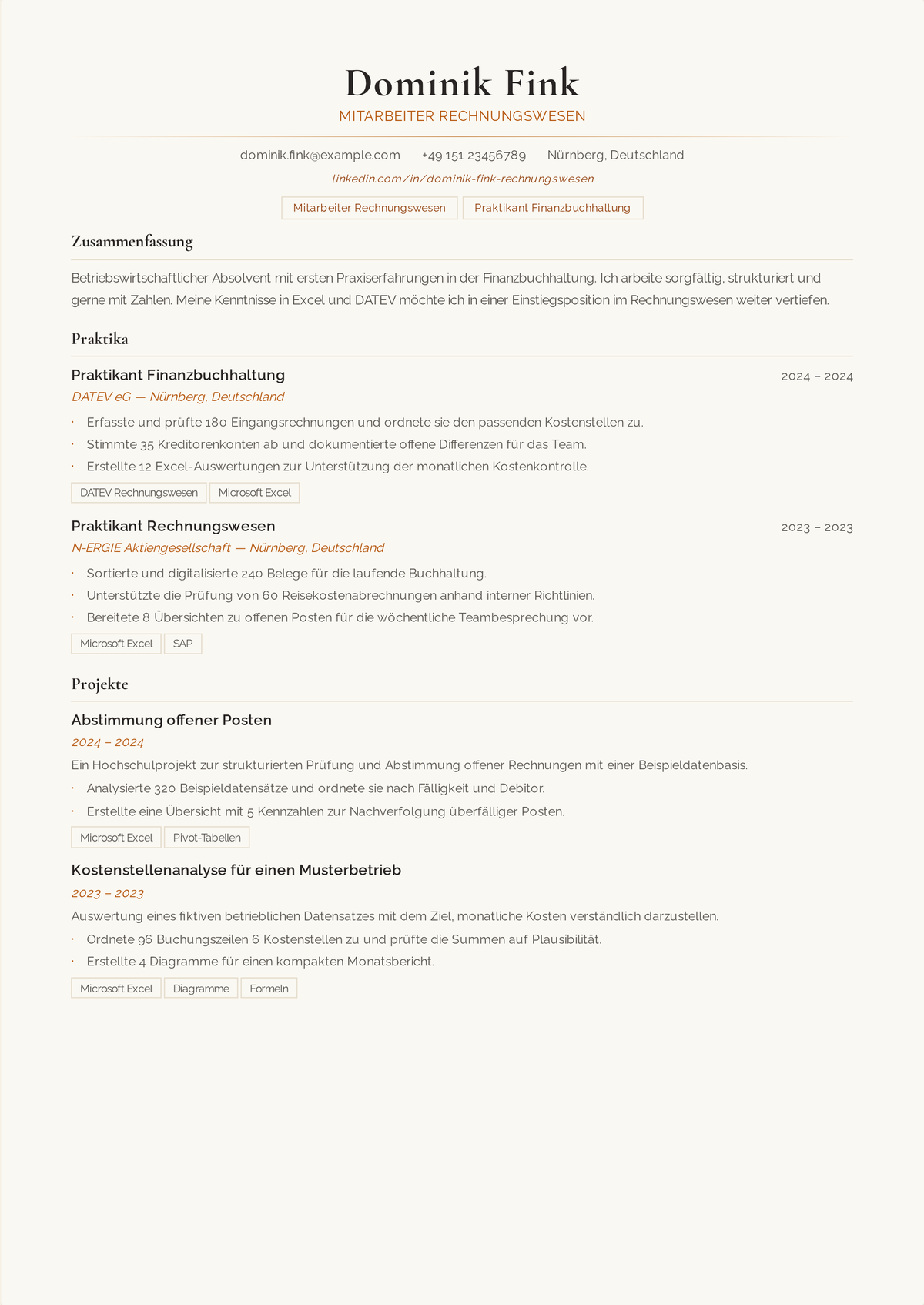 Lebenslauf-Beispiel Buchhalter im Einstieg: Lebenslauf für die erste Buchhaltungsrolle, angeführt von einem Abschluss und CPA-Kandidaten-Status, mit Abstimmungen, Kreditoren/Debitoren und Unterstützung beim Monatsabschluss.