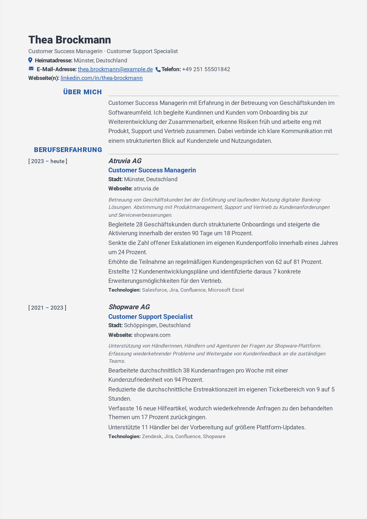 Lebenslauf-Beispiel Customer Success Manager (mittlere Ebene): angeführt von einem verwalteten Account-Portfolio und Umsatz, zeigt Onboarding, QBRs, Net Revenue Retention und Churn-Senkung.