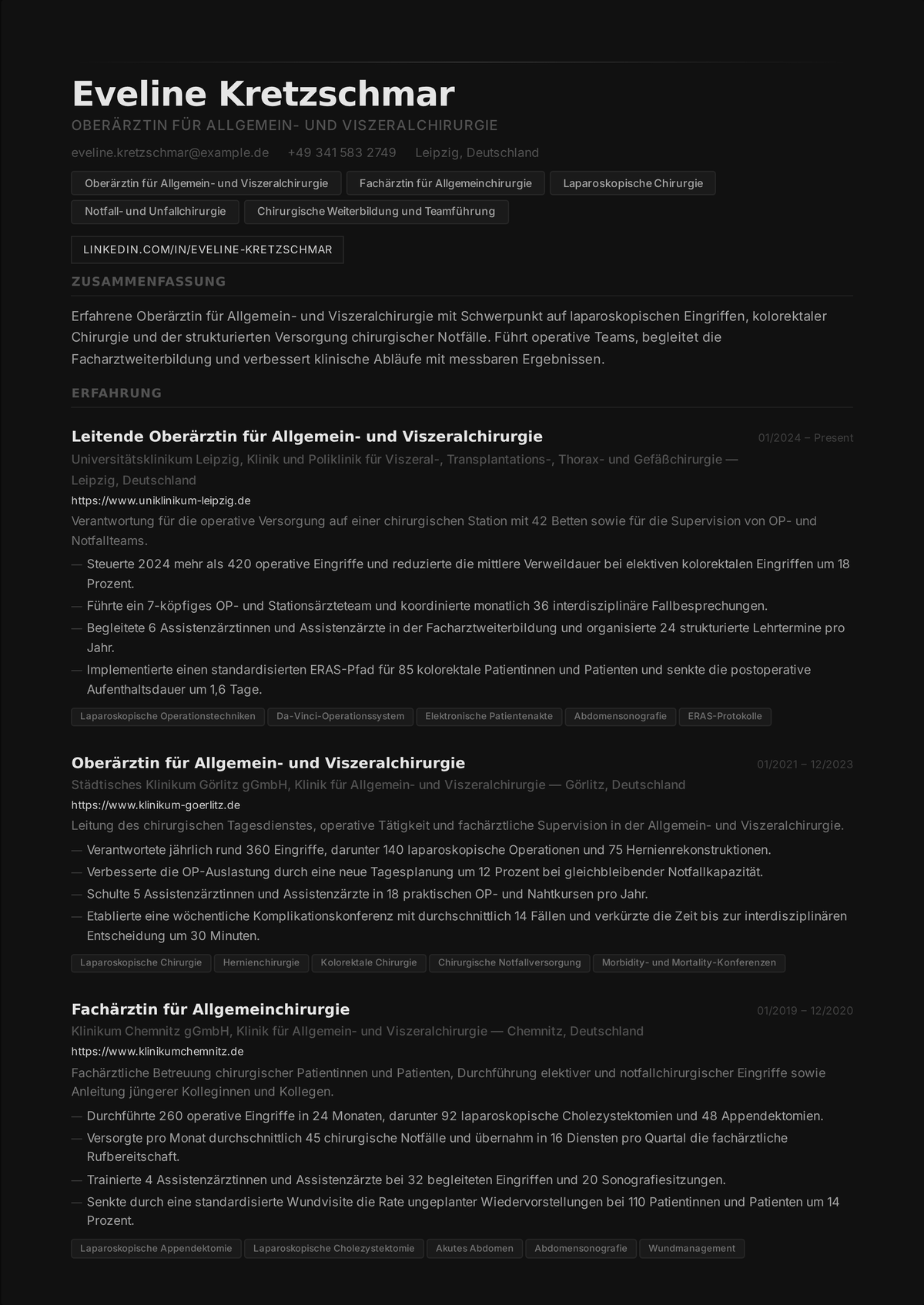 Lebenslauf-Beispiel leitender Chirurg: der CV eines erfahrenen Chirurgen mit Zertifizierung des American Board of Surgery, Operationsvolumen, Ergebnisraten und Abteilungsleitung an erster Stelle.