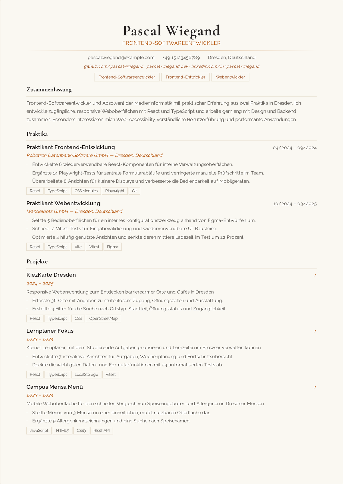 Lebenslauf-Beispiel Junior-Frontend-Entwickler: Einstiegs-Lebenslauf, angeführt von einem JavaScript- und React-Stack, mit ausgelieferten Projekten, Praktikumsarbeit und Links zu Live-Demos und GitHub.