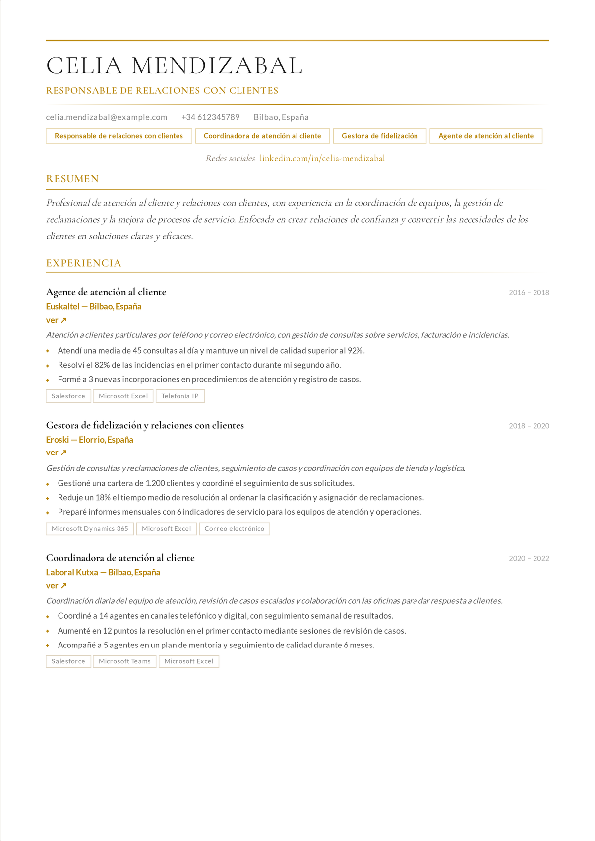 Ejemplo de currículum de responsable de relaciones con clientes: un currículum de gestión de cuentas sénior que muestra cuentas clave y valores de contrato gestionados, relaciones con la dirección, renovaciones negociadas e ingresos retenidos.