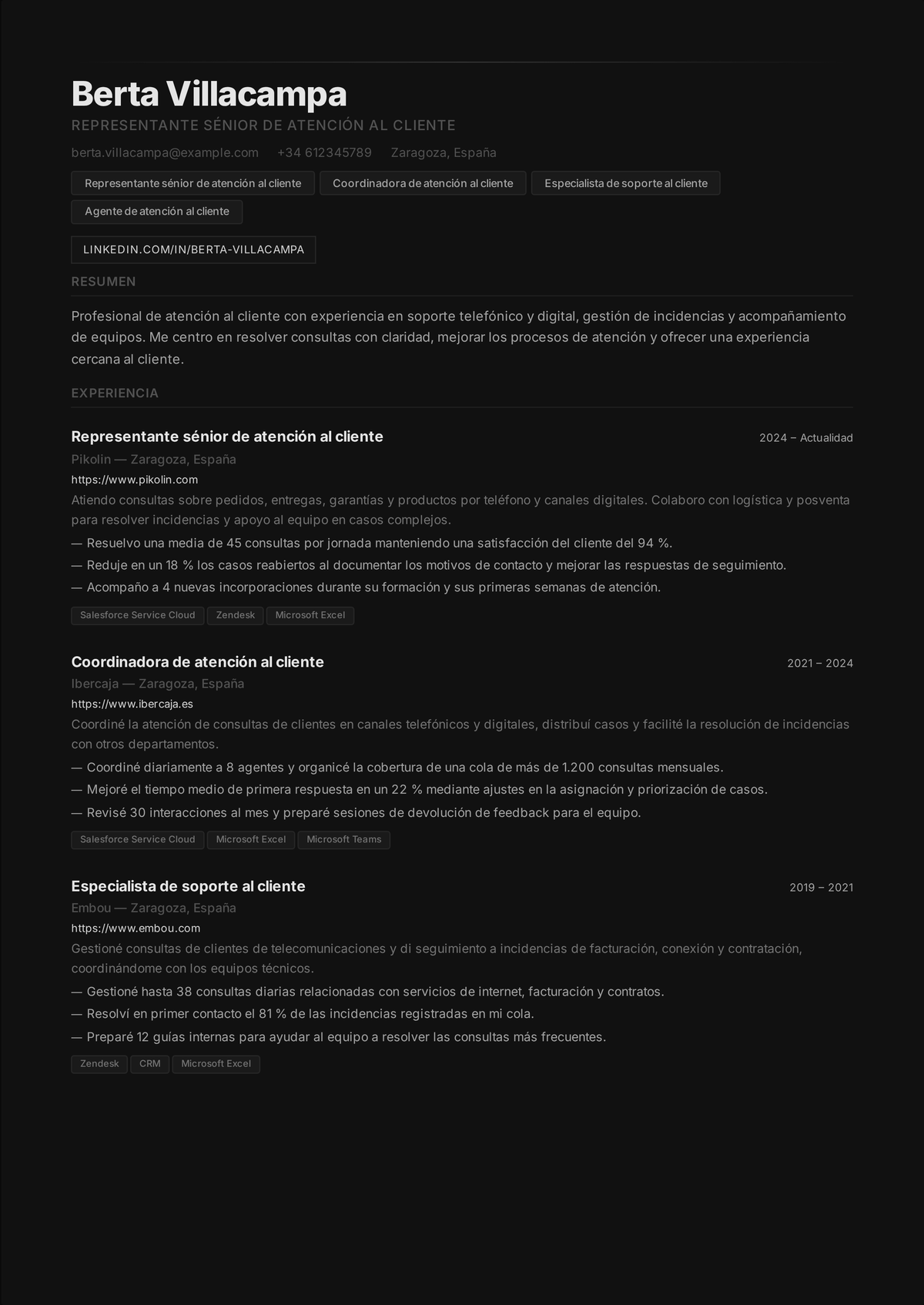 Ejemplo de currículum de jefe de equipo de atención al cliente: el currículum de un supervisor de soporte que muestra el tamaño del equipo gestionado, formación, cumplimiento del nivel de servicio, retención de agentes y una mejora de métrica en todo el equipo.