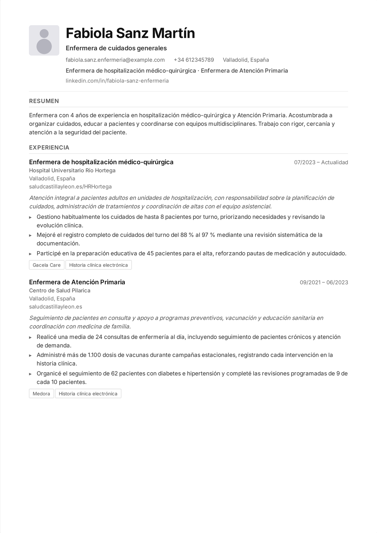 Ejemplo de currículum de enfermera médico-quirúrgica: el currículum de una enfermera de planta que muestra una asignación completa de pacientes, documentación en historia clínica electrónica y bajas tasas de caídas y reingresos.
