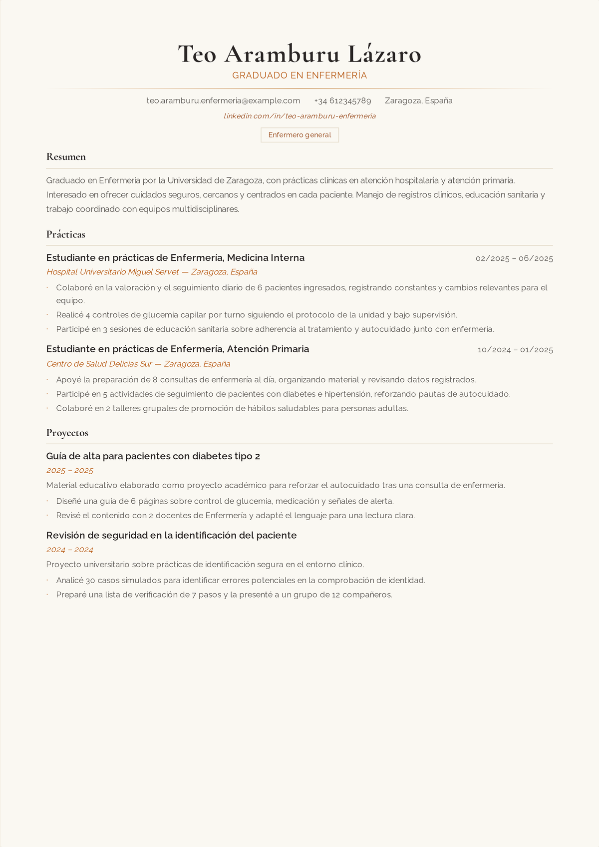 Ejemplo de currículum de enfermera recién graduada: el currículum de una página de una enfermera de nivel inicial encabezado por una titulación y habilitación vigentes, con las rotaciones clínicas redactadas como experiencias reales.