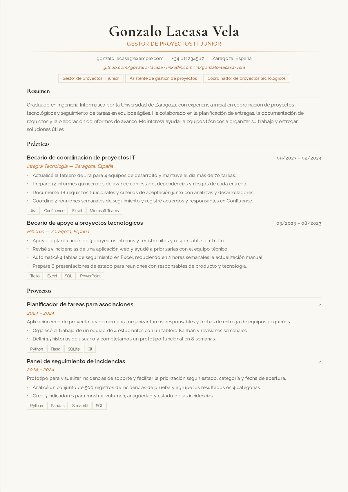 Ejemplo de currículum de coordinador de proyectos de nivel inicial: el currículum de un primer puesto en proyectos que muestra el mantenimiento de cronogramas y seguimientos, la coordinación de interesados, la documentación y una certificación en curso.