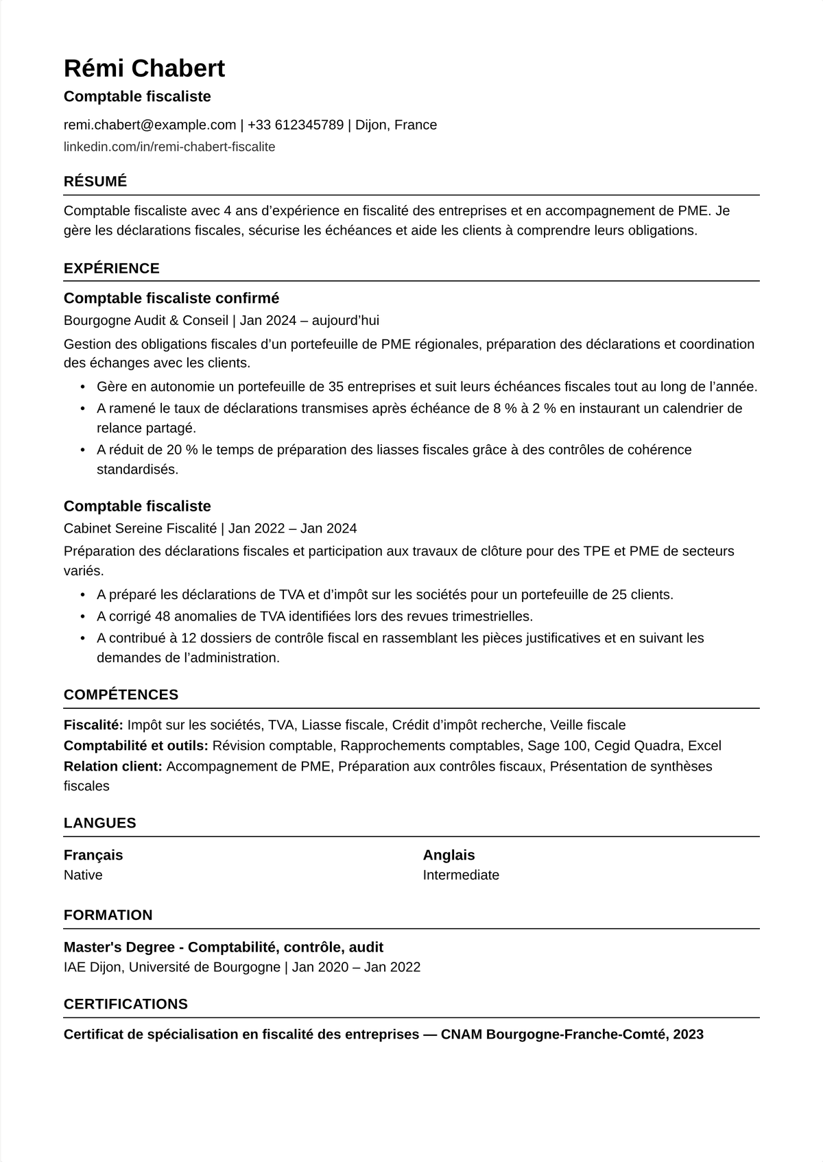 Exemple de CV de comptable fiscaliste : le CV d'un fiscaliste de mi-carrière montrant des déclarations préparées pour différents types d'entités, de la recherche fiscale, des échéances tenues et de l'impôt économisé pour les clients.