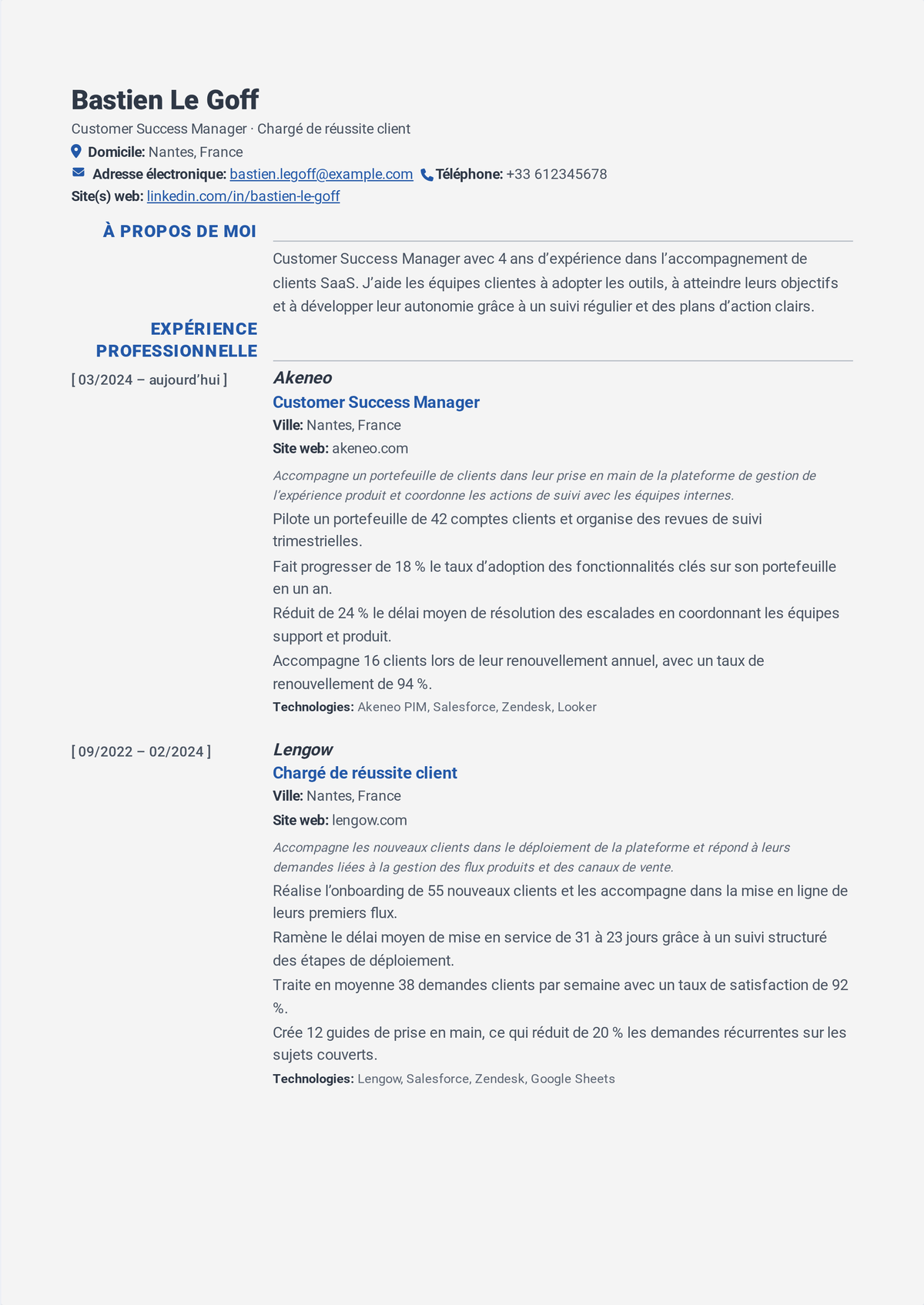 Exemple de CV de customer success manager : un CV de CSM mené par un portefeuille de comptes et un chiffre d'affaires gérés, montrant l'onboarding, les revues d'activité trimestrielles, la rétention nette du chiffre d'affaires, et la réduction du churn.