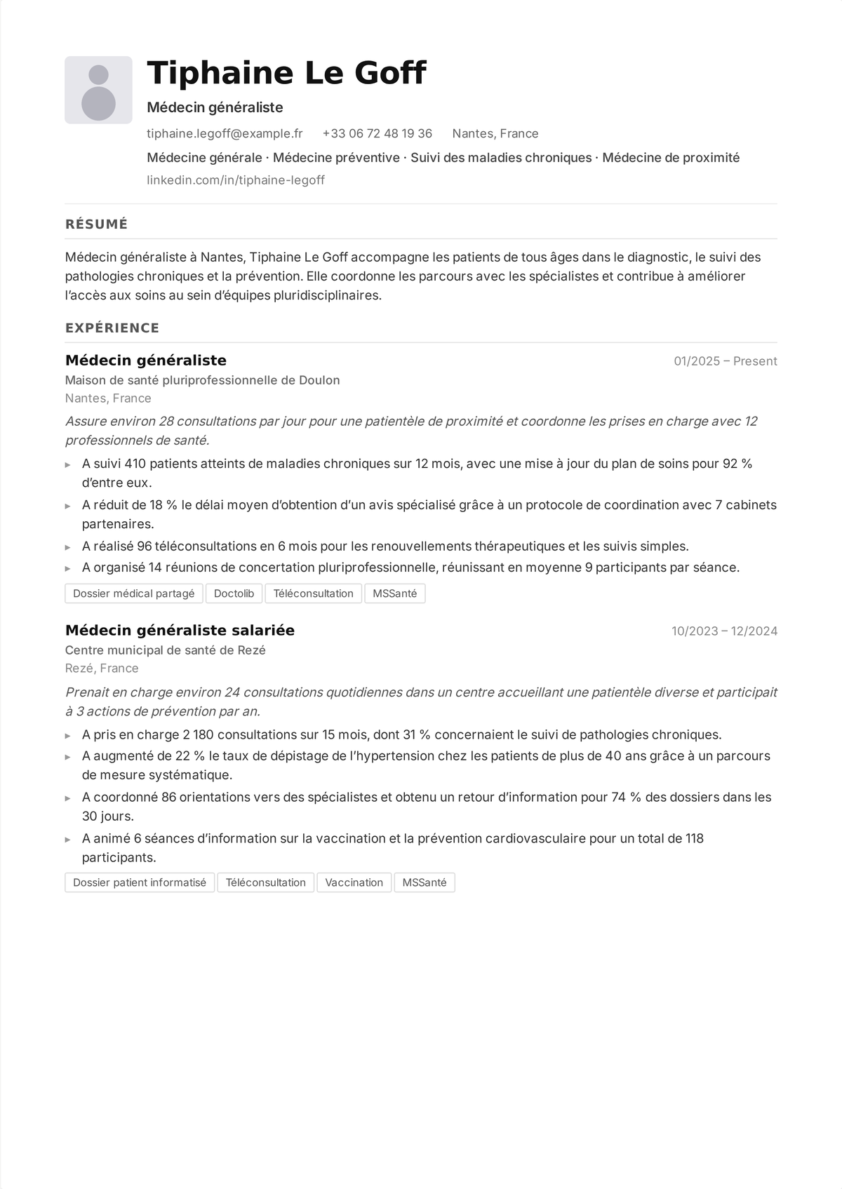 Exemple de CV de médecin généraliste : le CV d'un médecin de famille mené par la certification ABFM, une licence sans restriction, la taille de la patientèle et des résultats de suivi des maladies chroniques.
