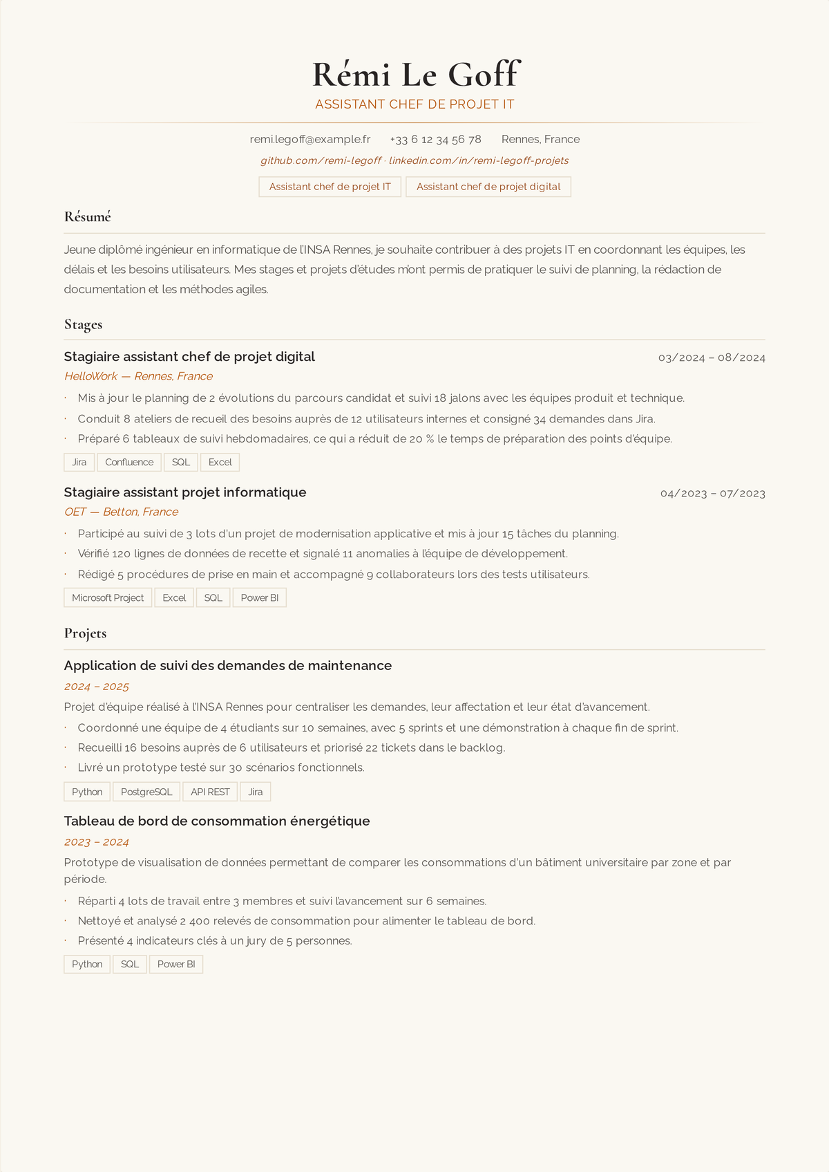 Exemple de CV de coordinateur de projet débutant : le CV d'un premier poste en projet montrant la tenue de plannings et de tableaux de suivi, la coordination des parties prenantes, la documentation, et une certification en cours.