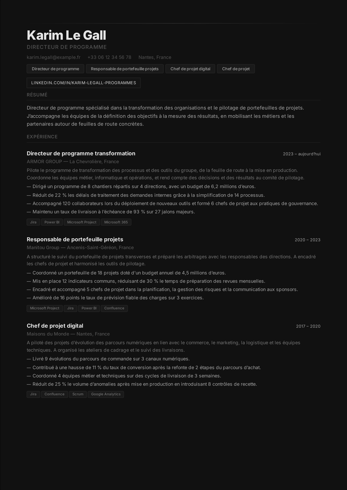 Exemple de CV de directeur de programme : le CV d'un directeur de programme senior montrant un portefeuille de projets aligné sur un objectif stratégique, des dépendances inter-projets gérées, un reporting à la direction, et le budget du programme.