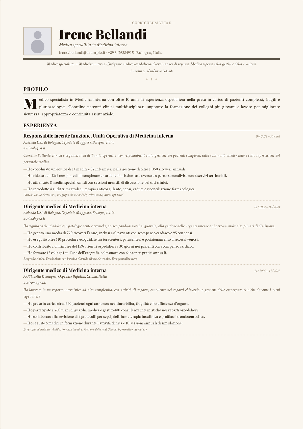 Esempio di curriculum per medico ospedaliero: il curriculum di un internista senior che apre con la certificazione ABIM, il numero di pazienti in reparto, il lavoro di riduzione delle riammissioni e la guida dei team di risposta rapida.