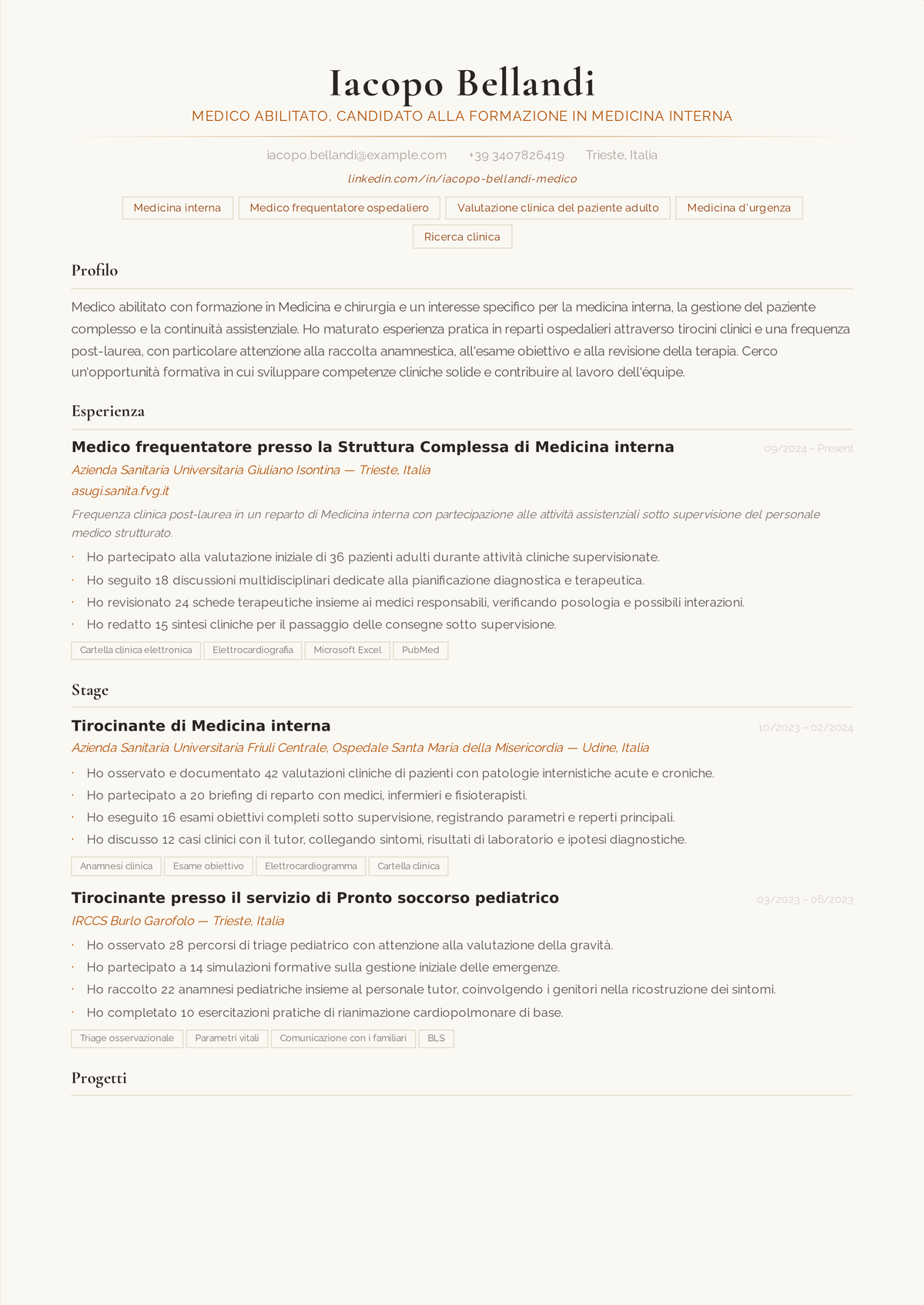 Esempio di curriculum per medico residente: il curriculum di uno specializzando in medicina interna che apre con la laurea MD, il programma di residency, i passi USMLE, la licenza di training e le rotazioni registrate.