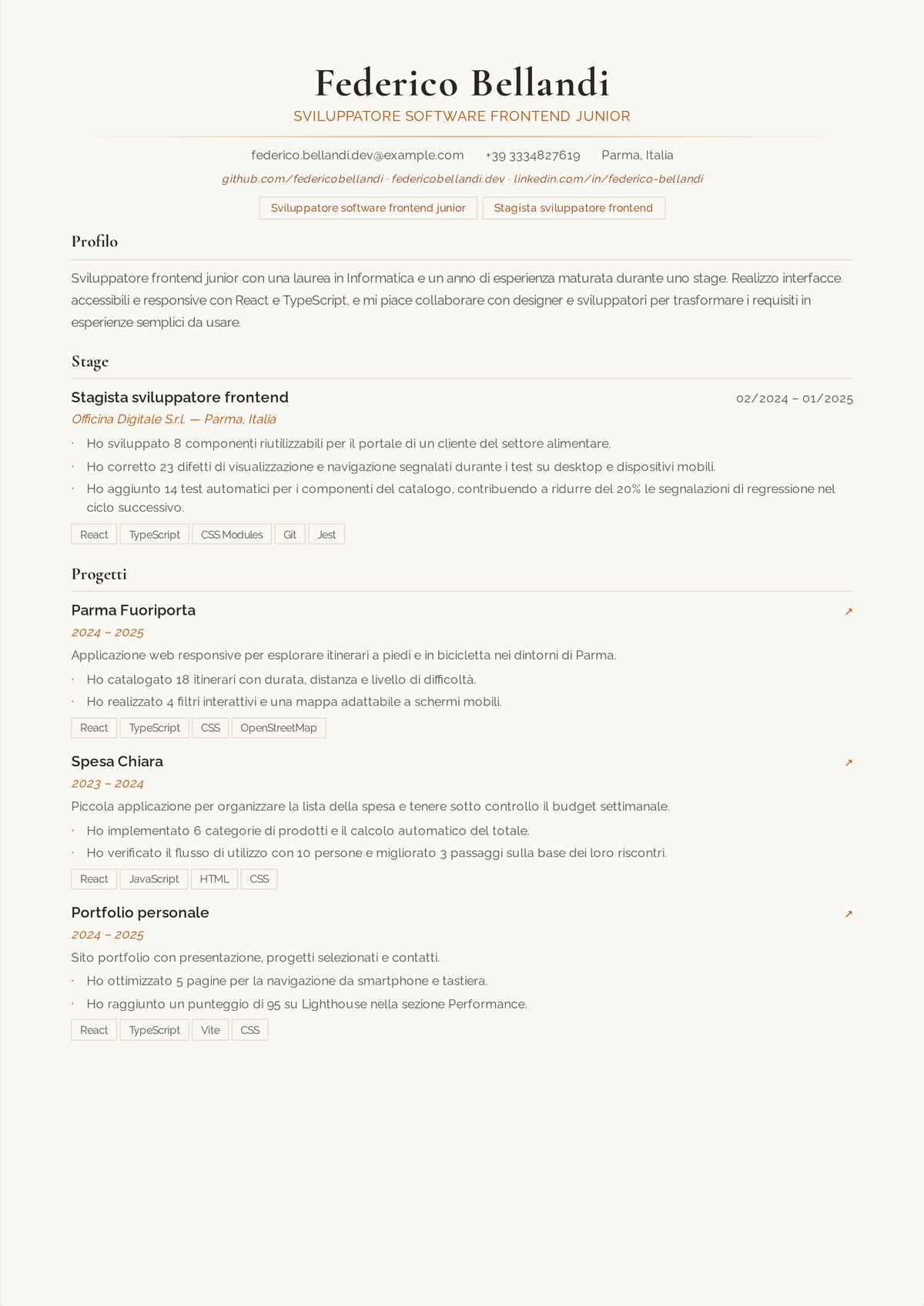 Esempio di curriculum per sviluppatore frontend junior: il curriculum di uno sviluppatore di livello base aperto da uno stack JavaScript e React, con progetti rilasciati, un tirocinio e link a demo live e GitHub.