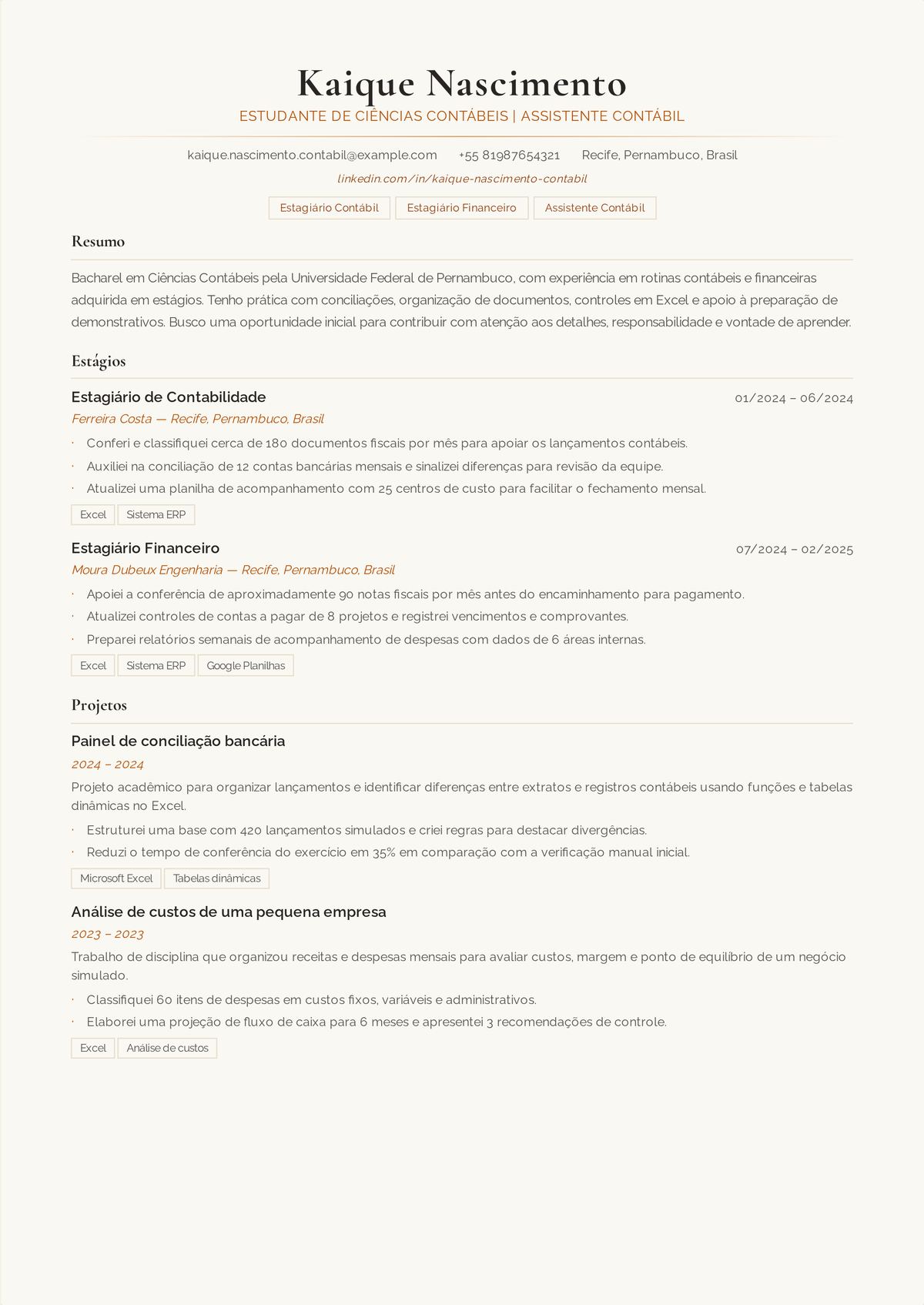 Exemplo de currículo de contador assistente de nível inicial: currículo de uma primeira função contábil encabeçado por uma graduação e pela situação de candidato a CPA, com conciliações, contas a pagar e a receber e apoio ao fechamento mensal.