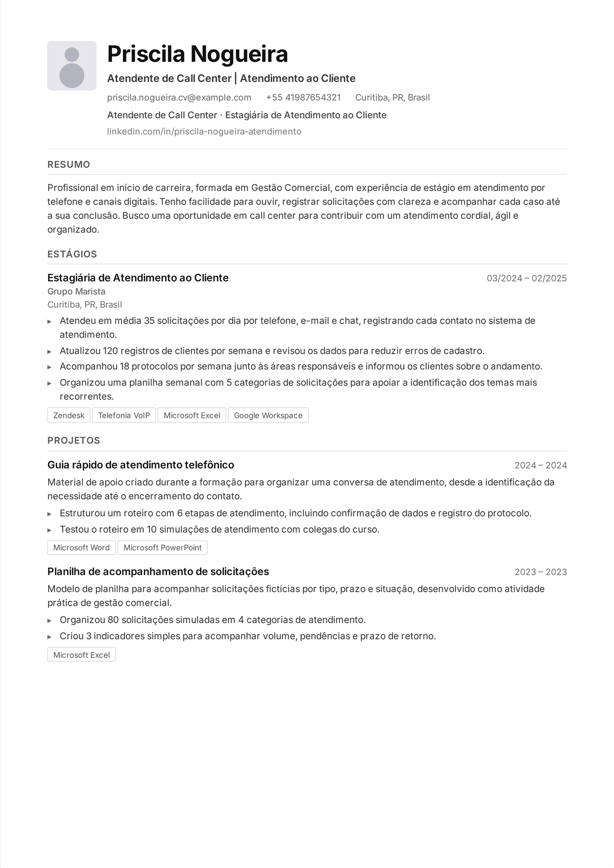 Exemplo de currículo de operador de call center: currículo de suporte telefônico de alto volume mostrando chamadas atendidas por dia, tempo médio de atendimento, resolução na primeira chamada e notas de QA.