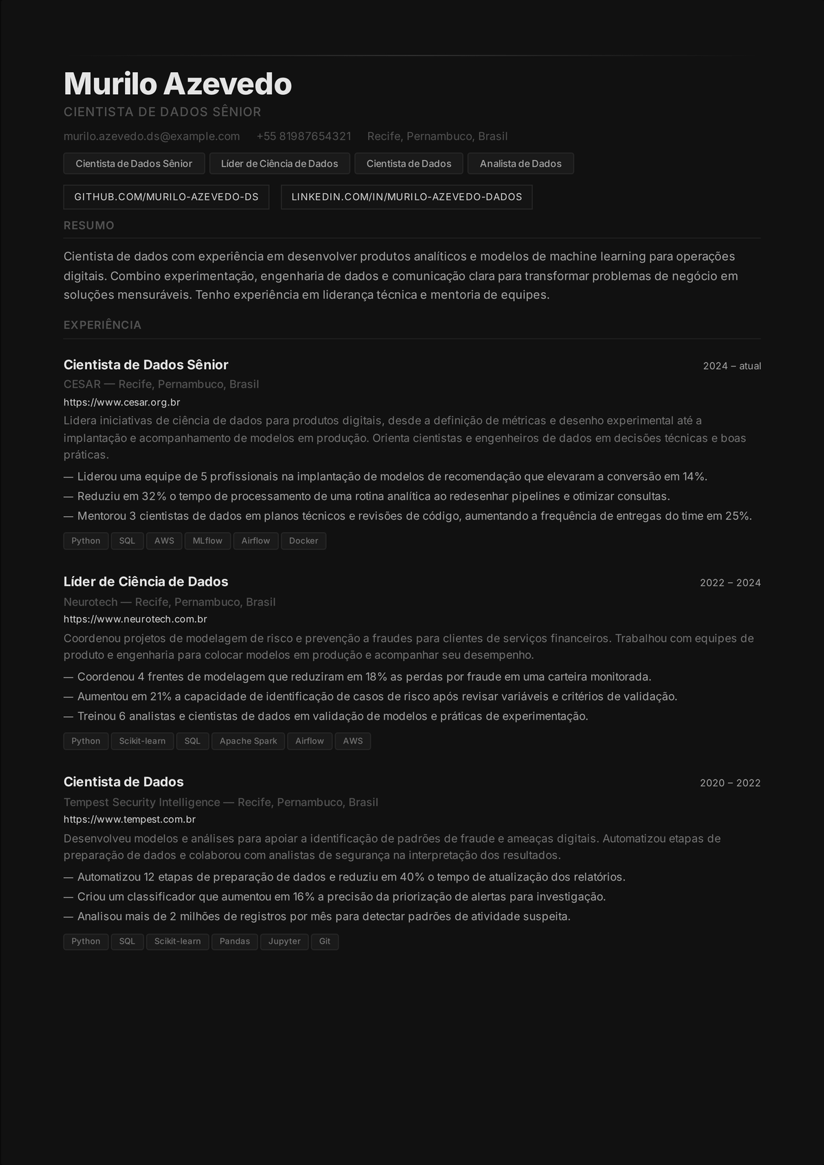 Exemplo de currículo de cientista de dados: currículo de um cientista de dados sênior mostrando uma stack de Python e ML, um modelo preditivo em produção, testes A/B e impacto a jusante em receita e retenção.