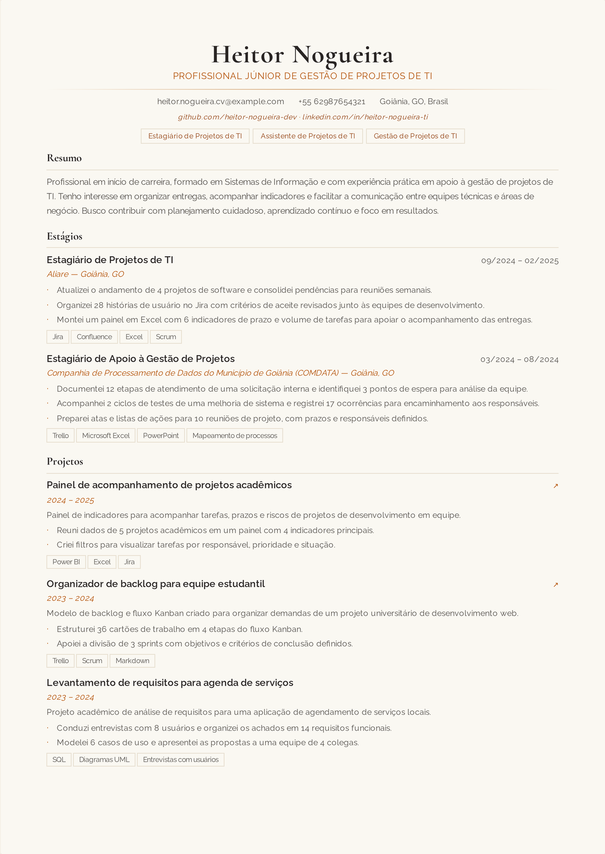 Exemplo de currículo de coordenador de projetos de nível inicial: currículo de uma primeira função em projetos mostrando manutenção de cronograma e acompanhamento, coordenação de stakeholders, documentação e uma certificação em andamento.