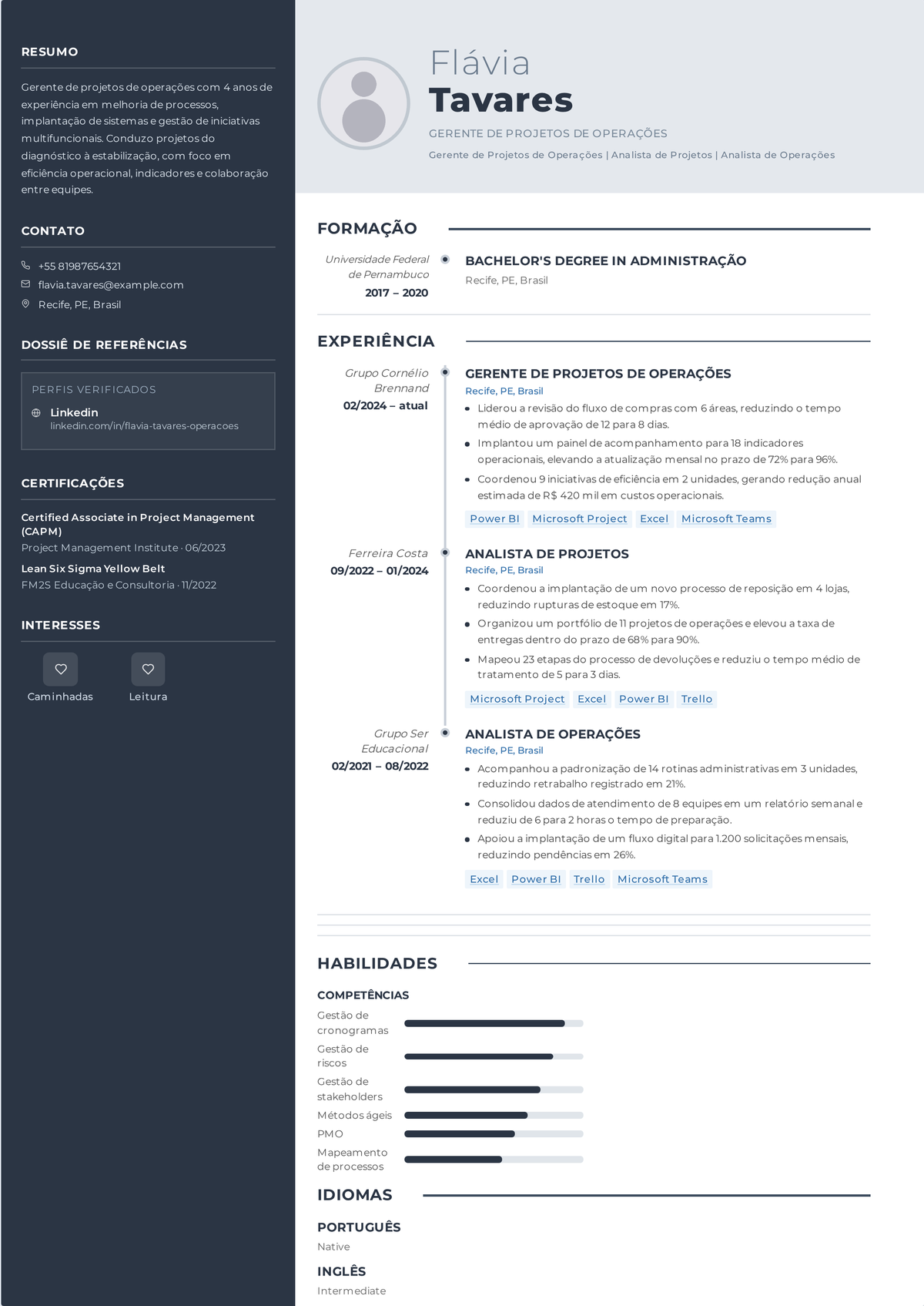Exemplo de currículo de gerente de projetos de operações: currículo de um gerente de projetos de operações de meio de carreira mostrando redesenho de processos, iniciativas entre departamentos, Lean ou Seis Sigma e melhorias de eficiência e custo.