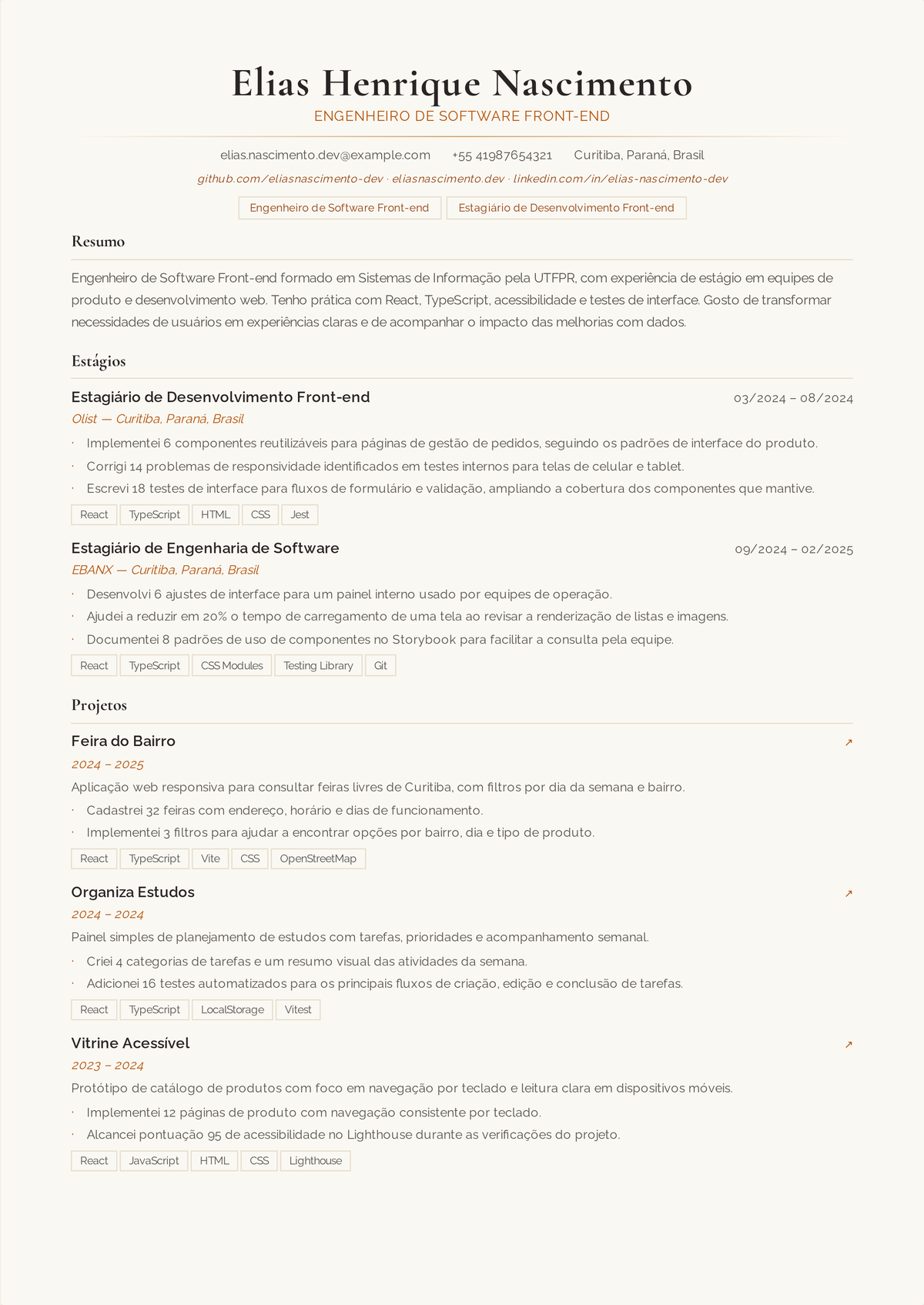 Exemplo de currículo de desenvolvedor front-end júnior: currículo de um desenvolvedor iniciante encabeçado por uma stack de JavaScript e React, com projetos entregues, experiência de estágio e links para demonstrações ao vivo e GitHub.