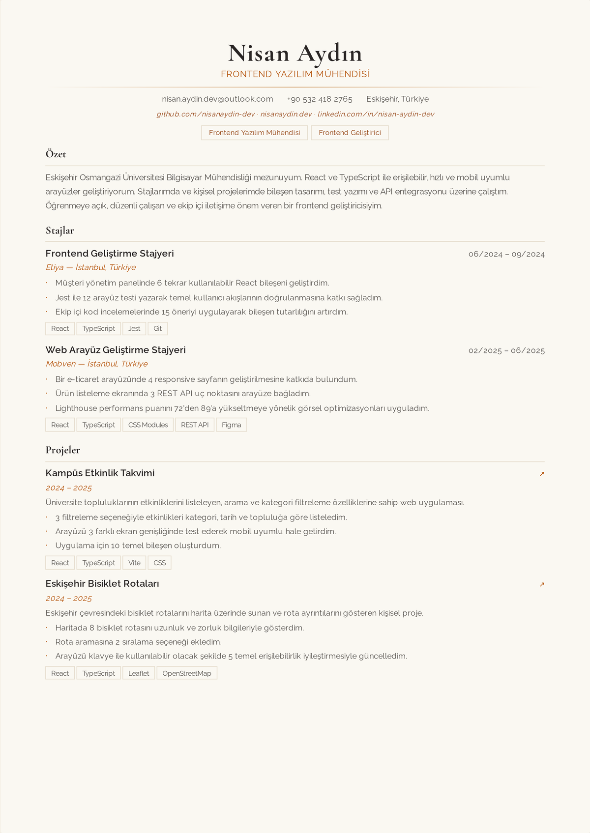Junior frontend geliştirici özgeçmiş örneği: bir JavaScript ve React yığınıyla açılan, yayına alınmış projeler, staj deneyimi ve canlı demolar ile GitHub bağlantıları gösteren başlangıç seviyesi bir geliştiricinin özgeçmişi.